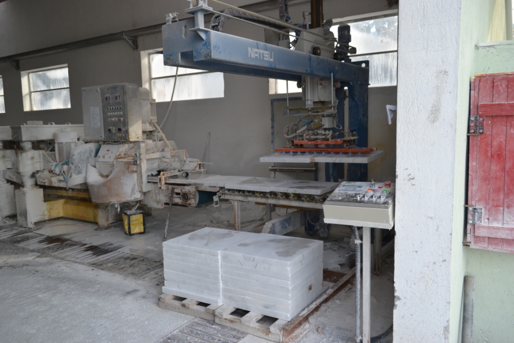 Separation and splitting of the Strip as it comes out of the machine fully automatic splitting machine translation output for the conversion allocation and natsu running.